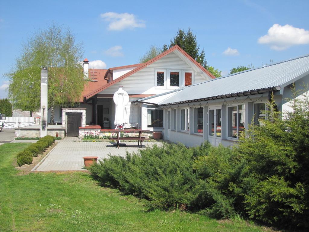 Gasthaus Gosciniec W Sadurkach Nałęczów Exterior foto